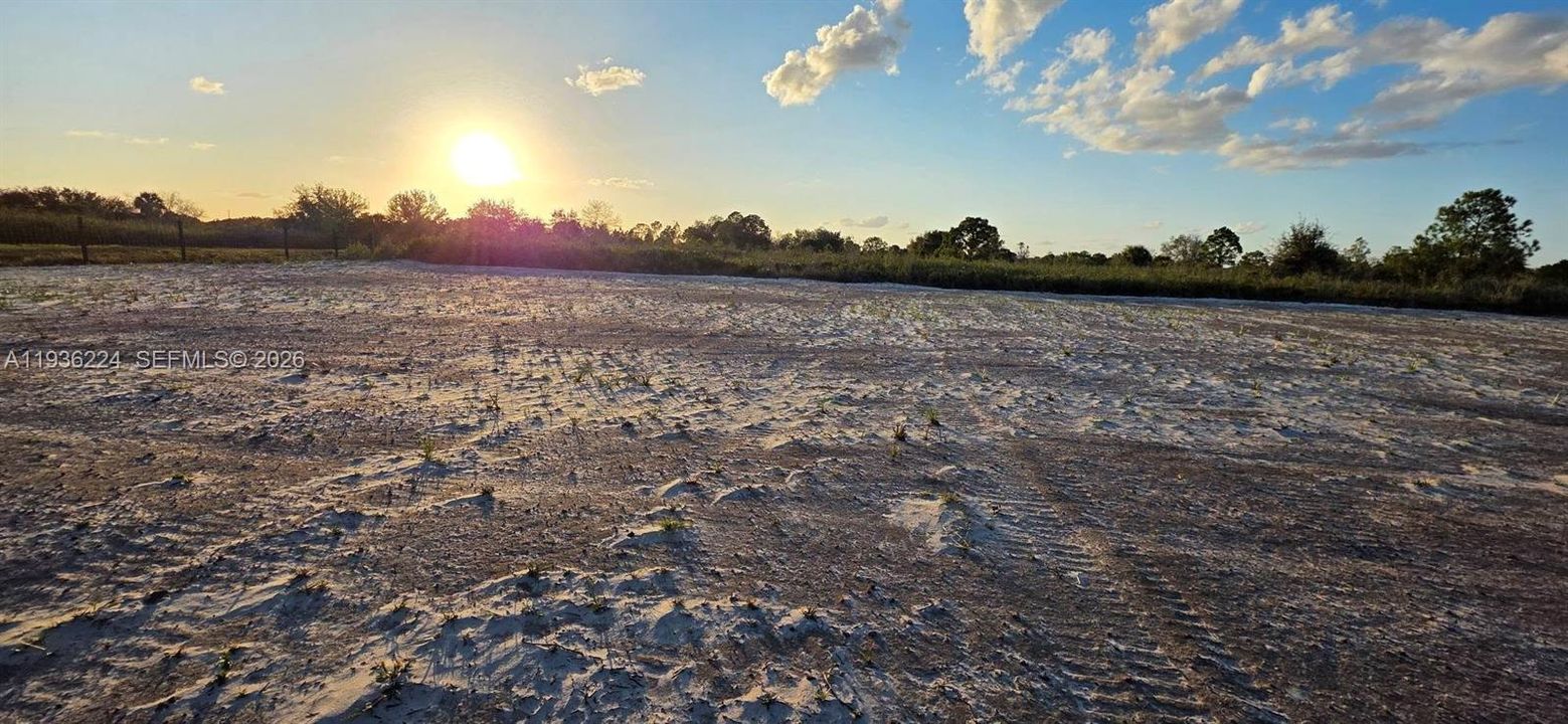 待售: $49,999 (1.25 acres)