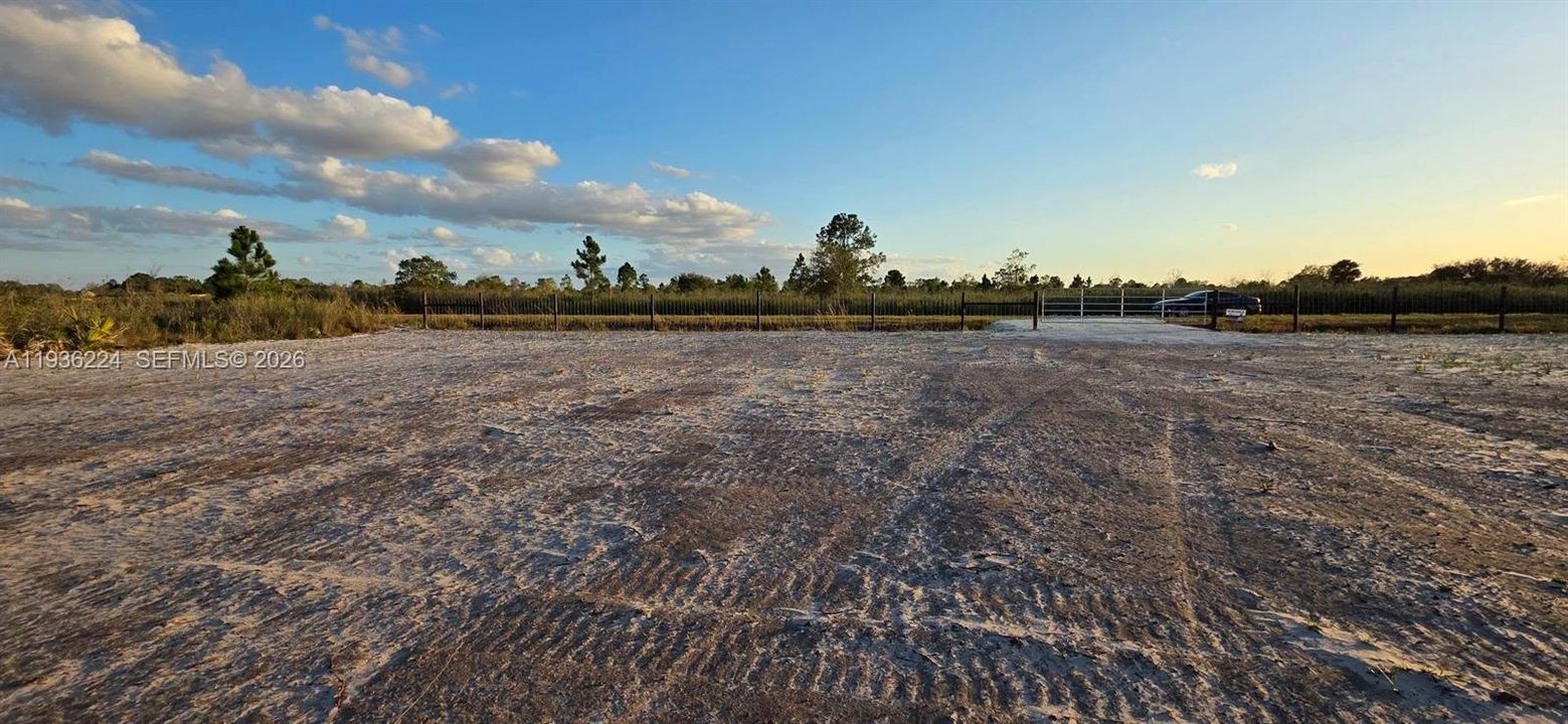 待售: $49,999 (1.25 acres)