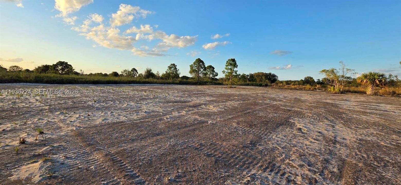 待售: $49,999 (1.25 acres)