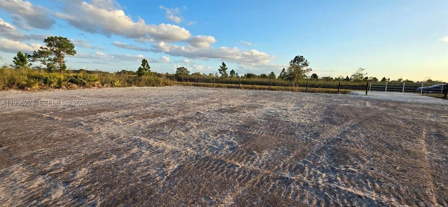 待售: $49,999 (1.25 acres)