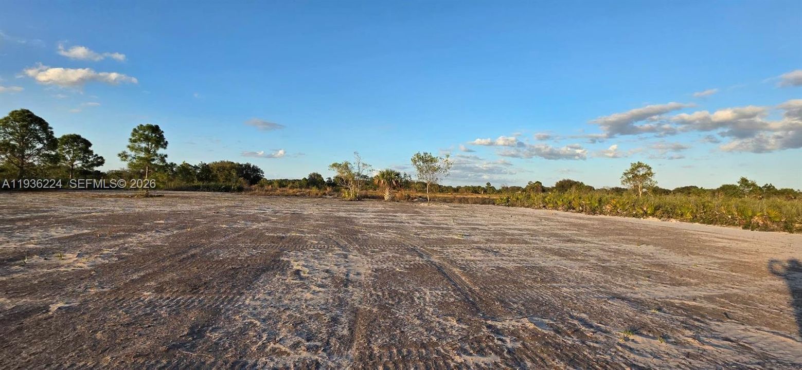 待售: $49,999 (1.25 acres)