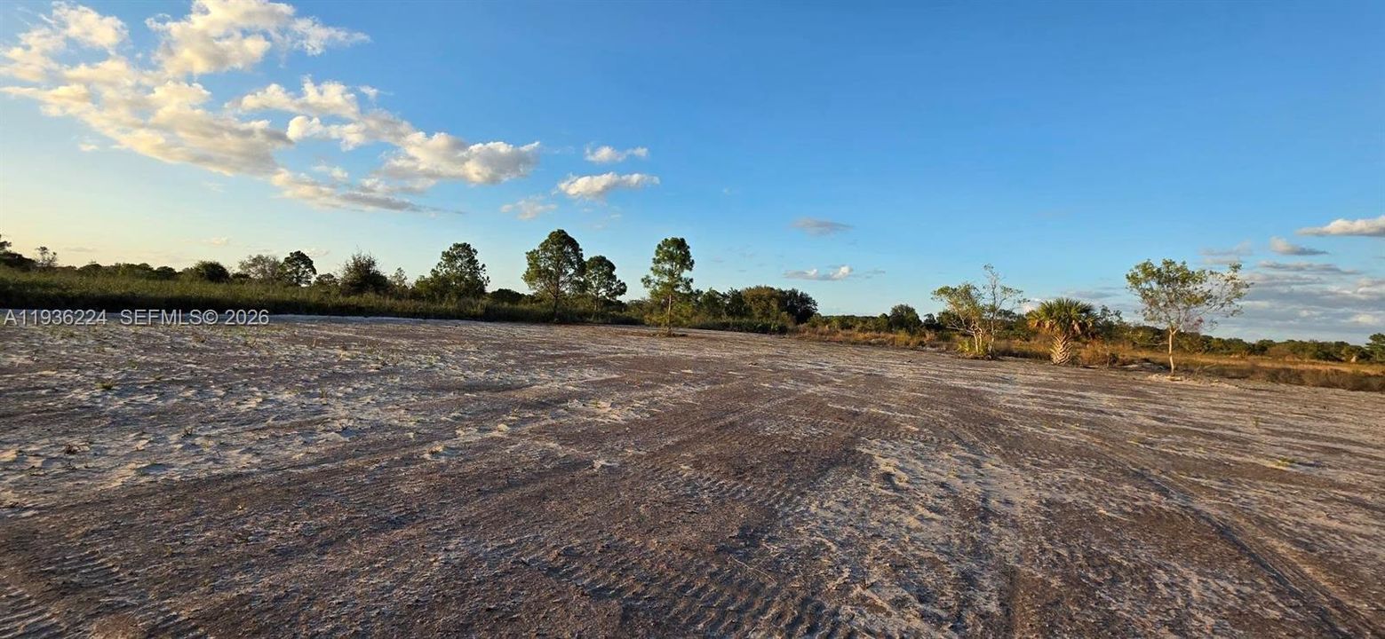 待售: $49,999 (1.25 acres)