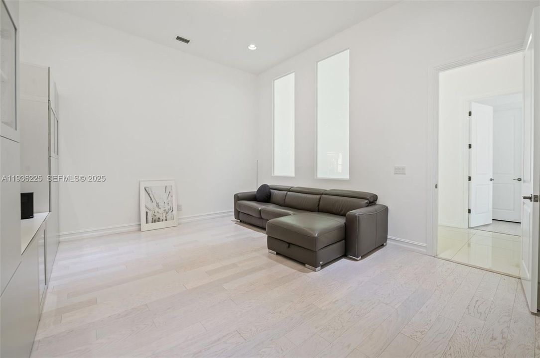 For Rent: $10,000 (4 beds, 4 baths, 4690 Square Feet)