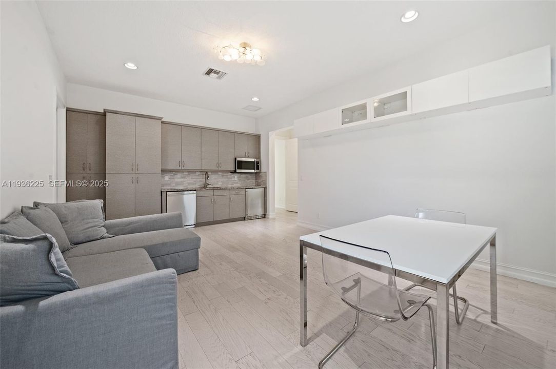 For Rent: $10,000 (4 beds, 4 baths, 4690 Square Feet)