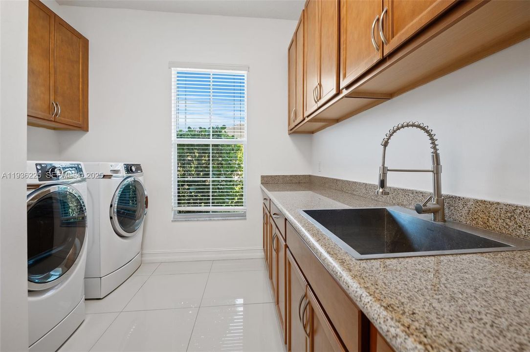 For Rent: $10,000 (4 beds, 4 baths, 4690 Square Feet)