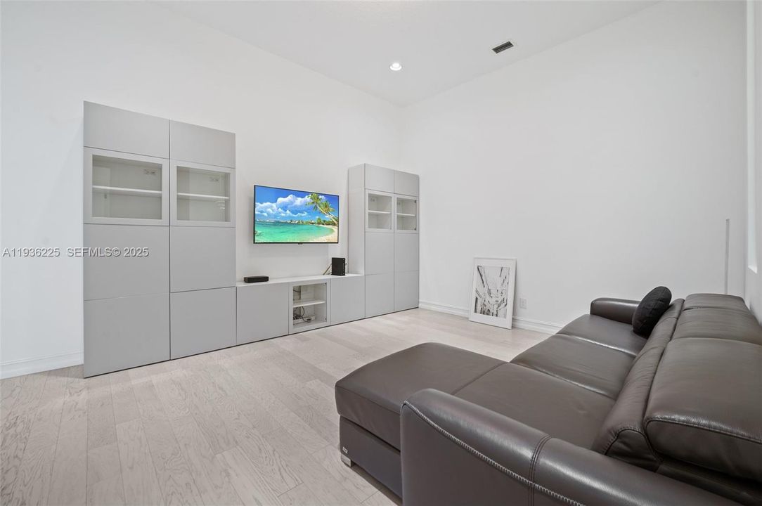 For Rent: $10,000 (4 beds, 4 baths, 4690 Square Feet)