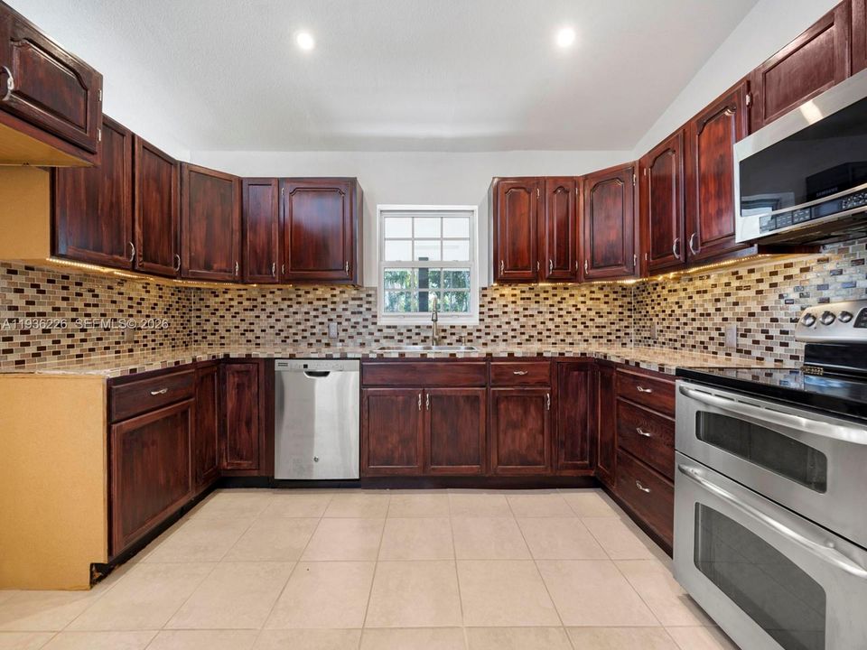 En Venta: $1,575,000 (3 camas, 2 baños, 1536 Pies cuadrados)