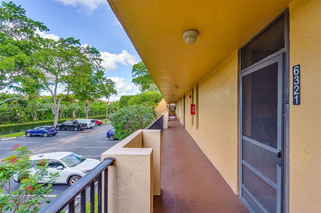 For Sale: $180,000 (2 beds, 2 baths, 1090 Square Feet)