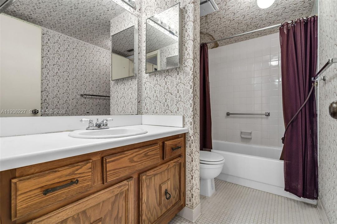 For Sale: $180,000 (2 beds, 2 baths, 1090 Square Feet)