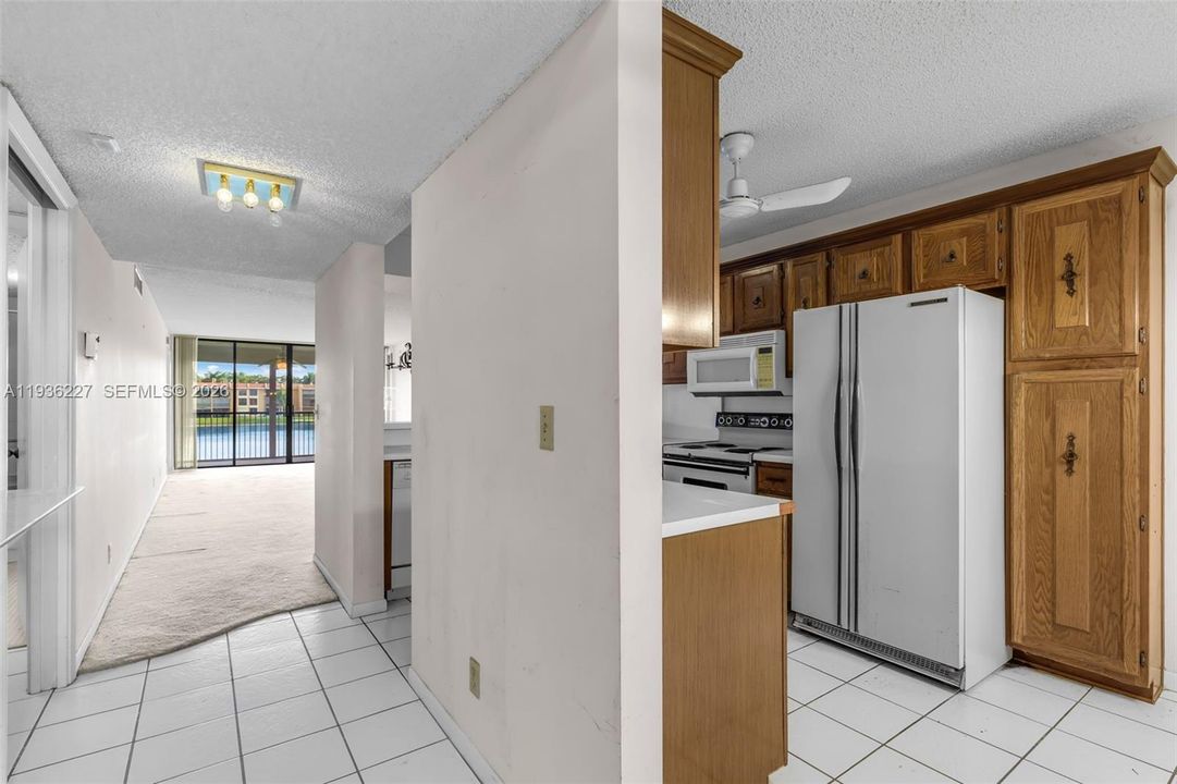 For Sale: $180,000 (2 beds, 2 baths, 1090 Square Feet)