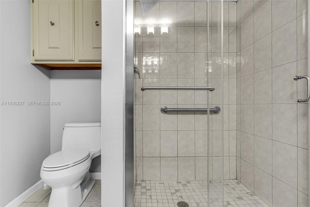 For Sale: $180,000 (2 beds, 2 baths, 1090 Square Feet)