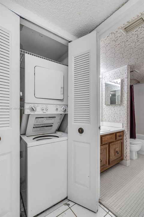 For Sale: $180,000 (2 beds, 2 baths, 1090 Square Feet)