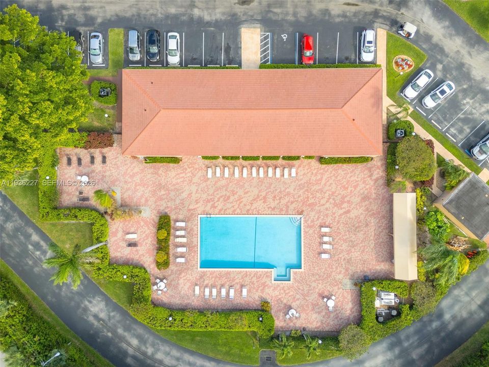 For Sale: $180,000 (2 beds, 2 baths, 1090 Square Feet)