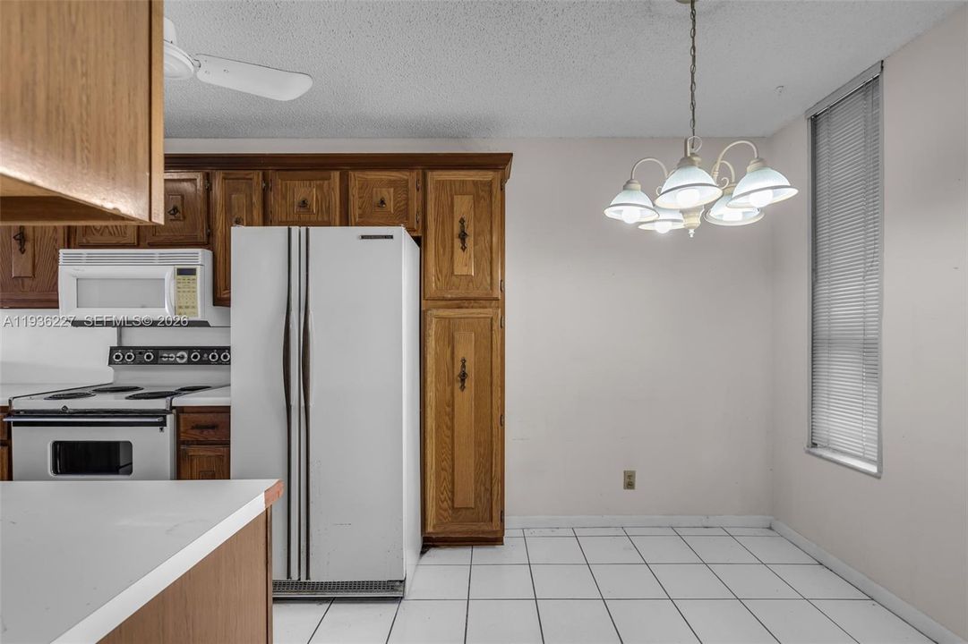 For Sale: $180,000 (2 beds, 2 baths, 1090 Square Feet)