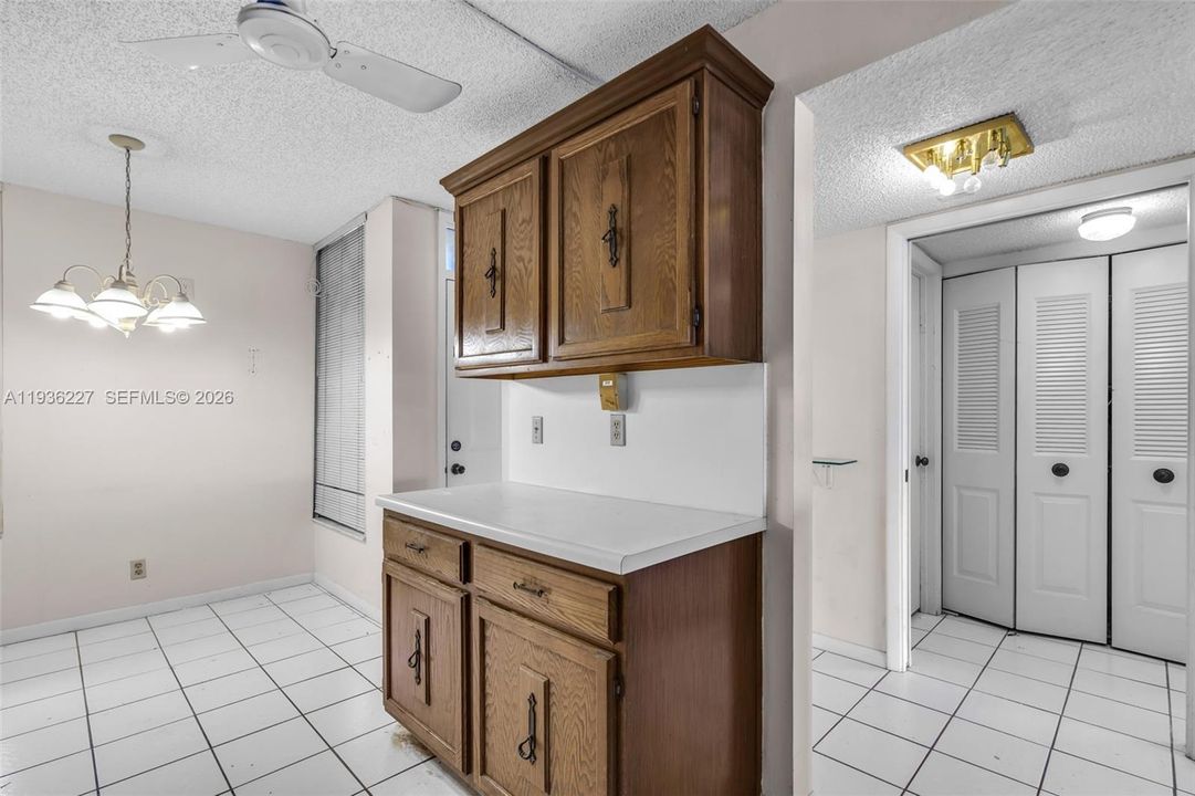 For Sale: $180,000 (2 beds, 2 baths, 1090 Square Feet)