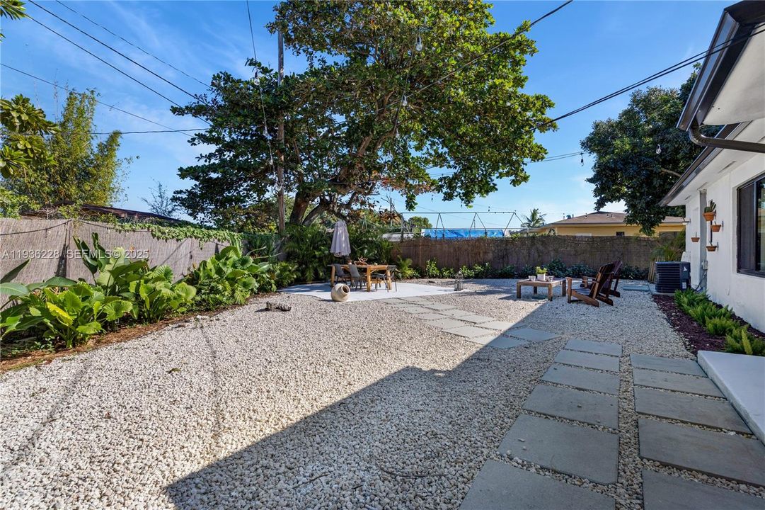 For Sale: $595,000 (3 beds, 2 baths, 1311 Square Feet)