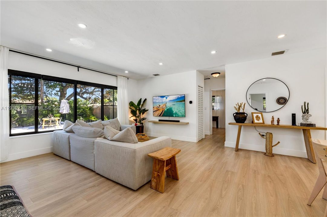 For Sale: $595,000 (3 beds, 2 baths, 1311 Square Feet)