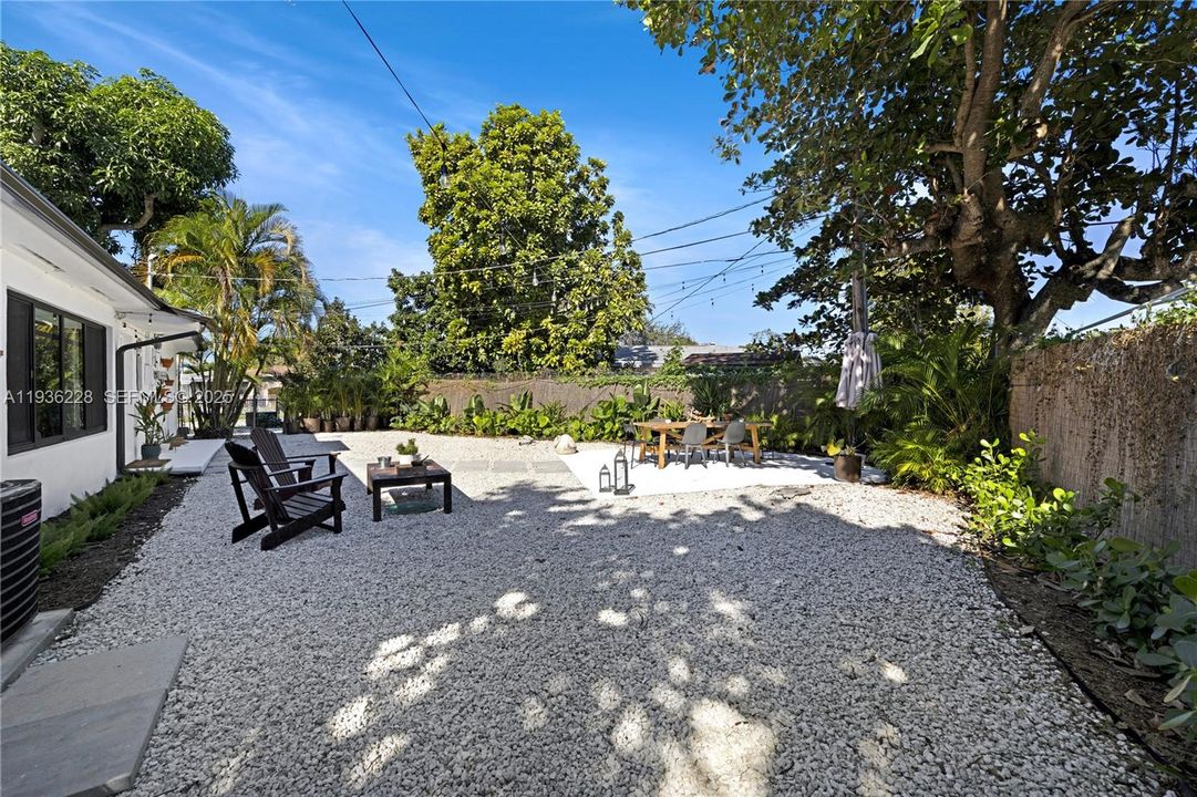 For Sale: $595,000 (3 beds, 2 baths, 1311 Square Feet)