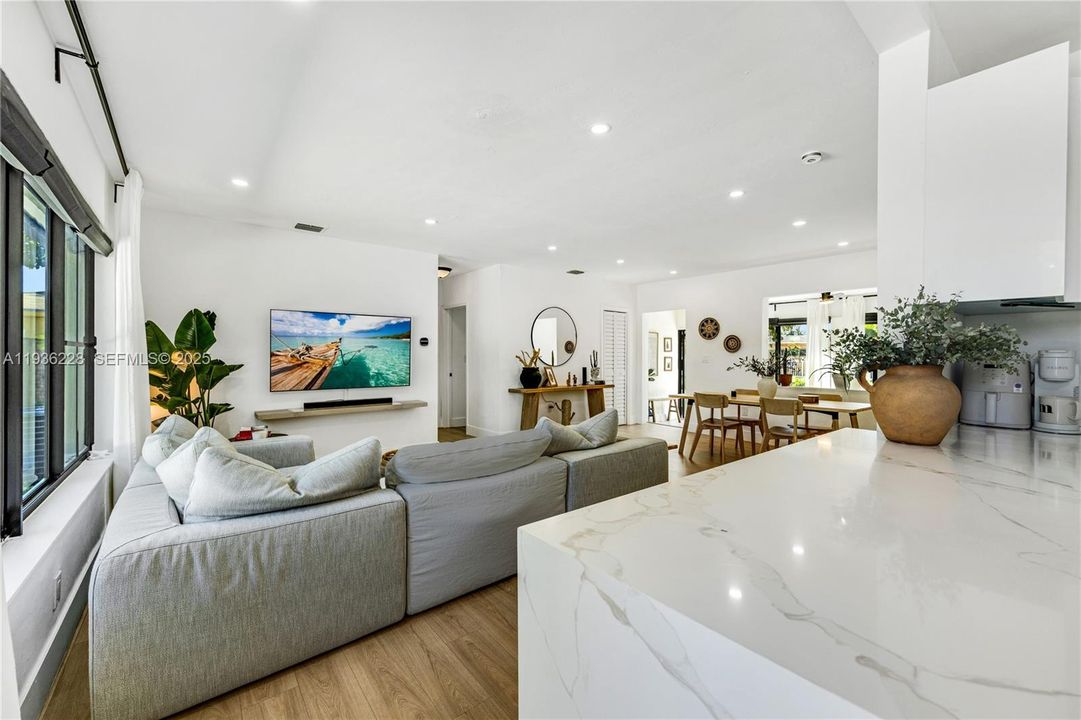 For Sale: $595,000 (3 beds, 2 baths, 1311 Square Feet)