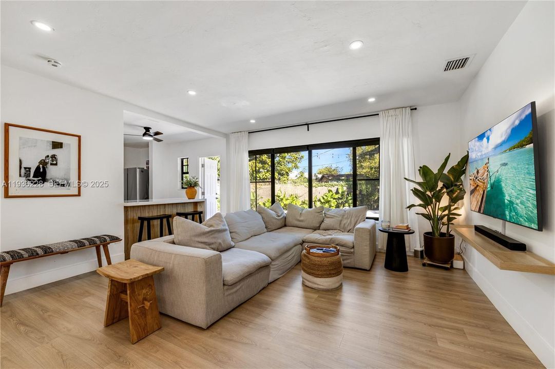 For Sale: $595,000 (3 beds, 2 baths, 1311 Square Feet)