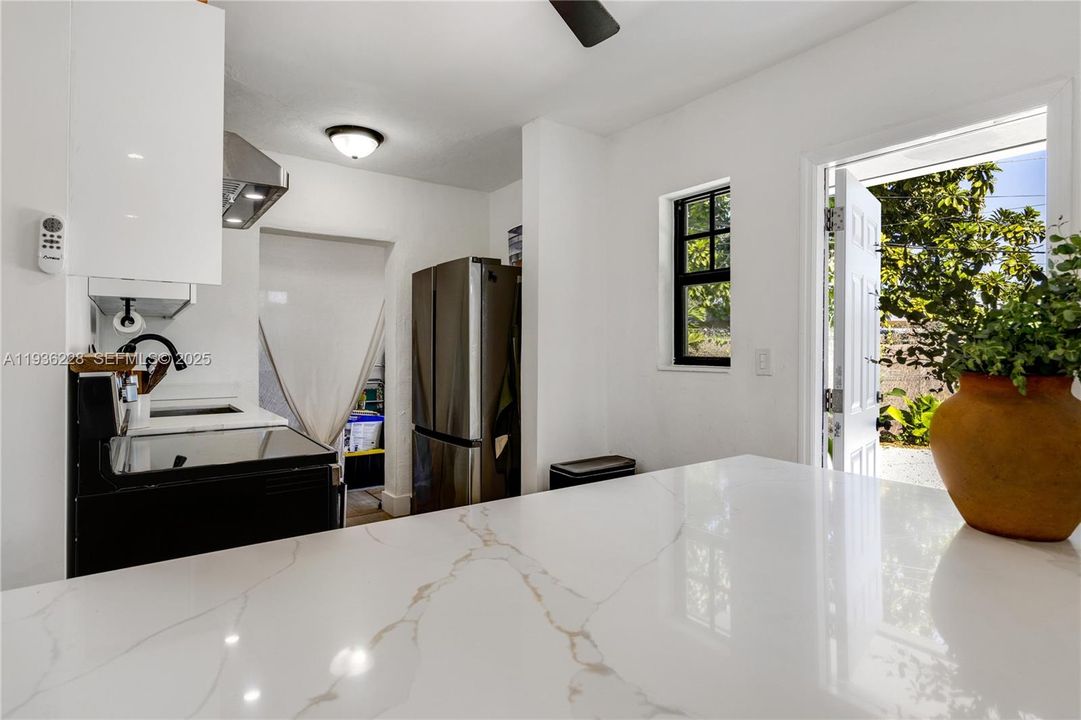 For Sale: $595,000 (3 beds, 2 baths, 1311 Square Feet)