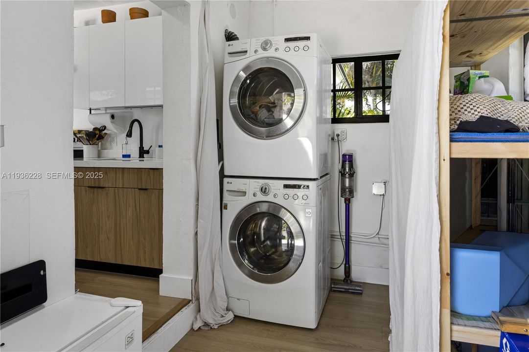 For Sale: $595,000 (3 beds, 2 baths, 1311 Square Feet)