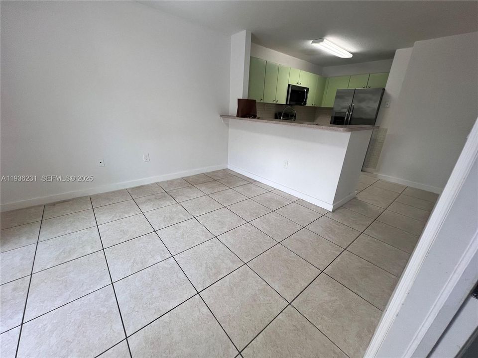 For Rent: $1,900 (1 beds, 1 baths, 1468 Square Feet)