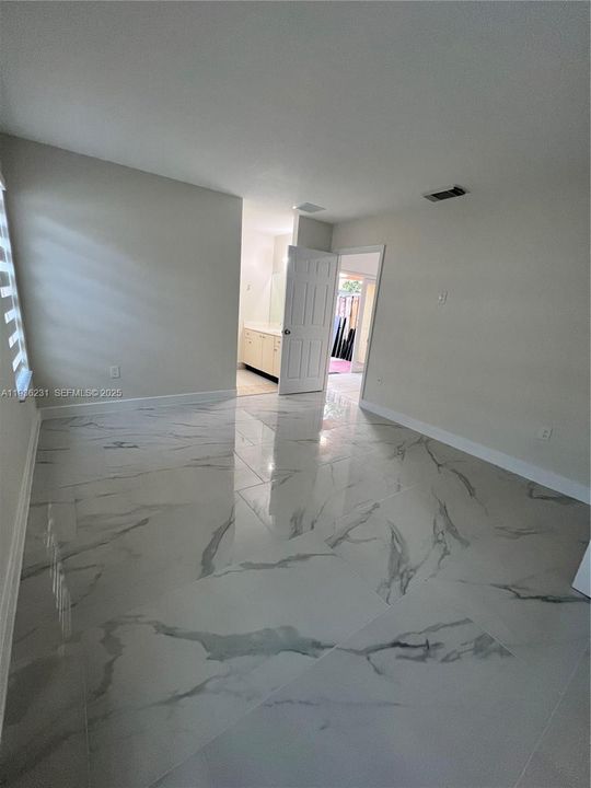 For Rent: $1,900 (1 beds, 1 baths, 1468 Square Feet)