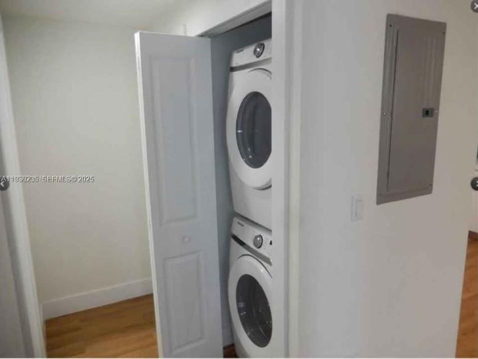 В аренду: $2,200 (1 спален, 1 ванн, 650 Квадратных фут)