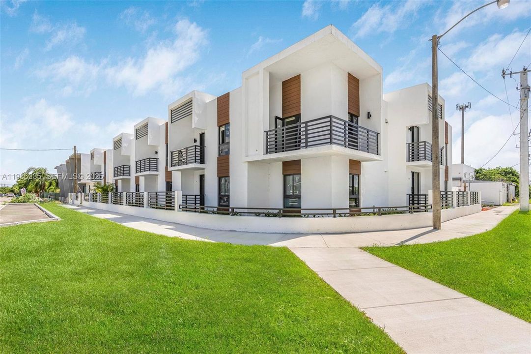 В аренду: $2,200 (1 спален, 1 ванн, 650 Квадратных фут)