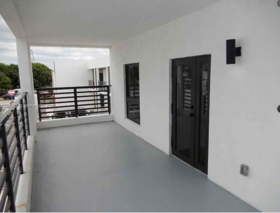 В аренду: $2,200 (1 спален, 1 ванн, 650 Квадратных фут)