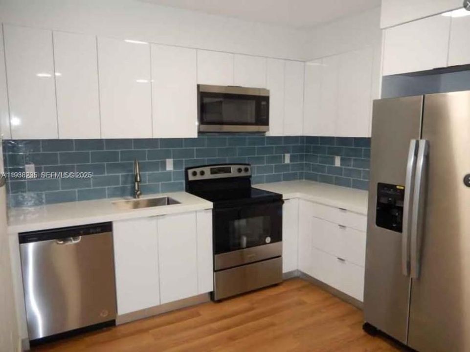 В аренду: $2,200 (1 спален, 1 ванн, 650 Квадратных фут)