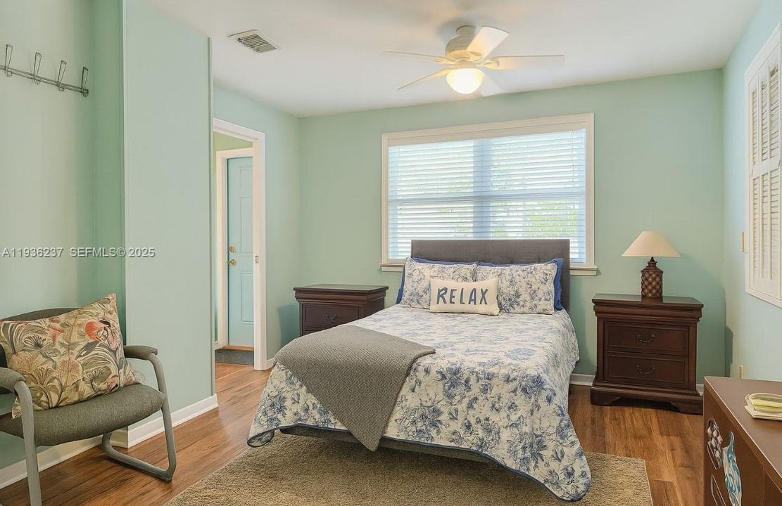 For Sale: $1,300,000 (3 beds, 2 baths, 1544 Square Feet)