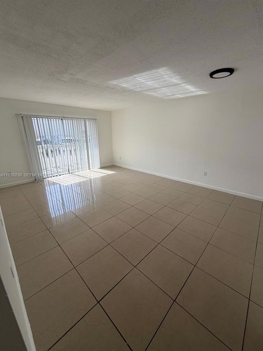 For Rent: $1,475 (1 beds, 1 baths, 740 Square Feet)