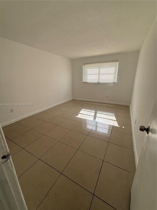 For Rent: $1,475 (1 beds, 1 baths, 740 Square Feet)