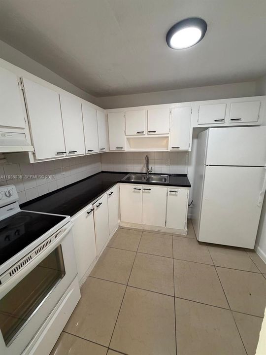 For Rent: $1,475 (1 beds, 1 baths, 740 Square Feet)