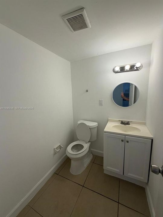 1/2 bathroom