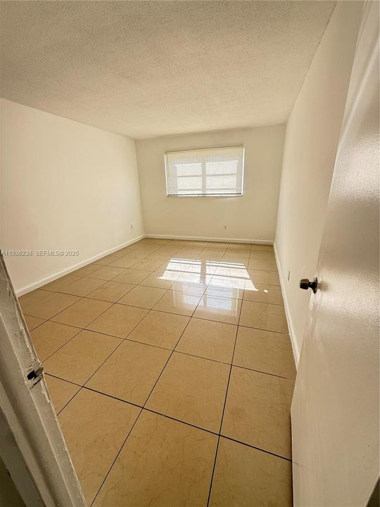For Rent: $1,475 (1 beds, 1 baths, 740 Square Feet)