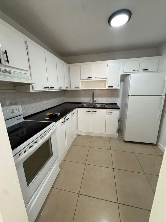 For Rent: $1,475 (1 beds, 1 baths, 740 Square Feet)