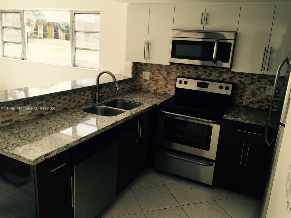 En Venta: $279,000 (3 camas, 2 baños, 1230 Pies cuadrados)