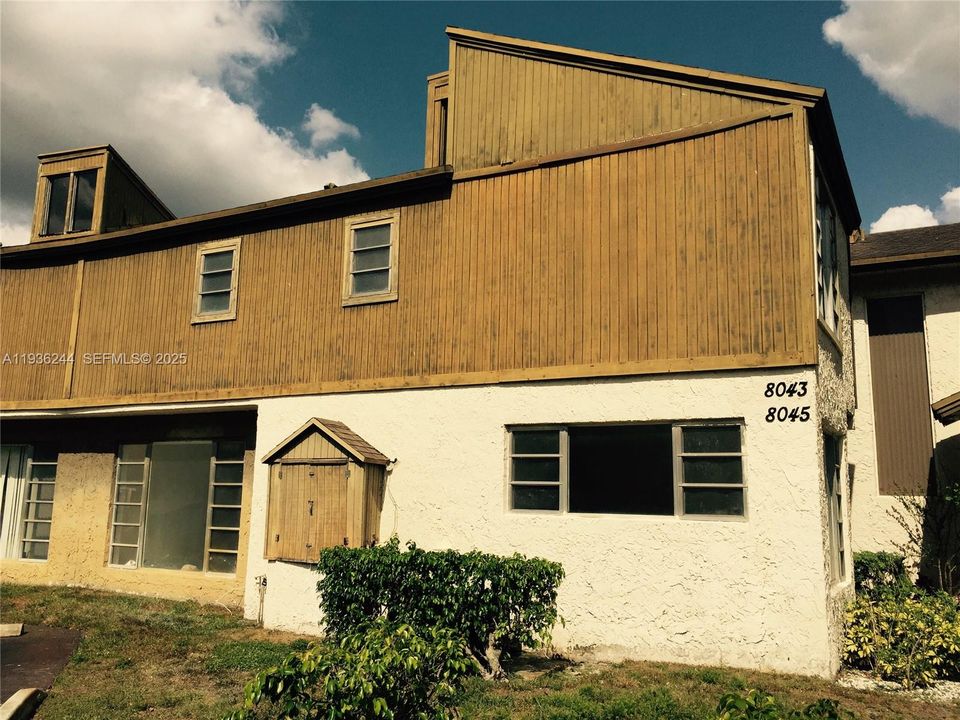 En Venta: $279,000 (3 camas, 2 baños, 1230 Pies cuadrados)