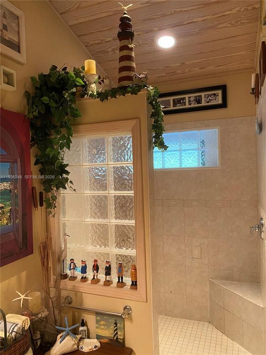 En Venta: $630,000 (2 camas, 2 baños, 1365 Pies cuadrados)