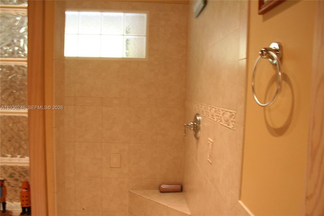 En Venta: $630,000 (2 camas, 2 baños, 1365 Pies cuadrados)