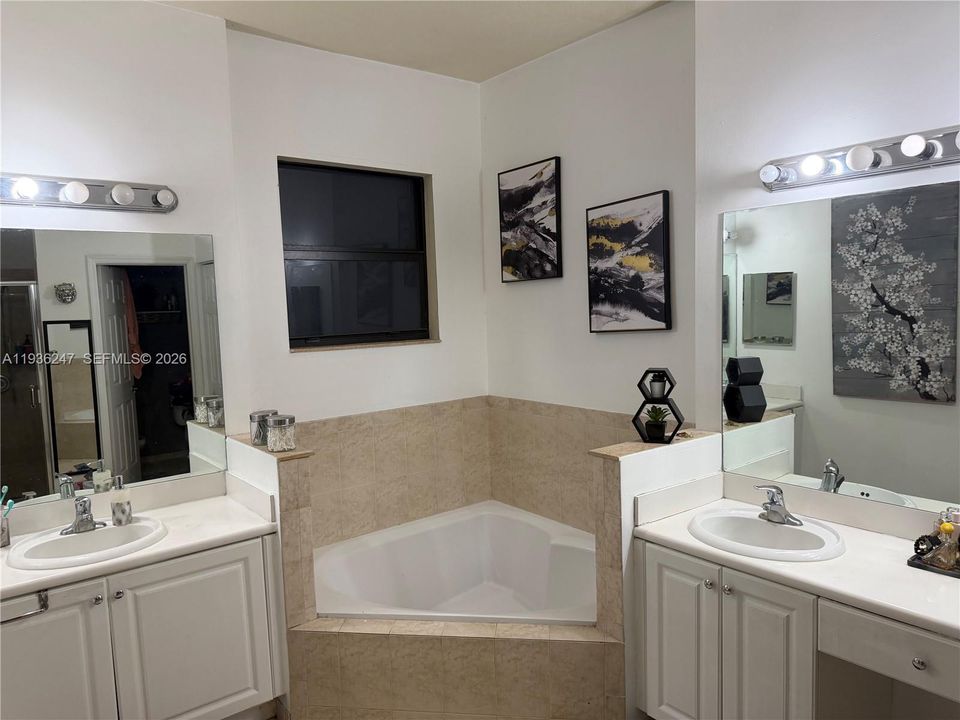 待售: $569,900 (5 贝兹, 3 浴室, 0 平方英尺)