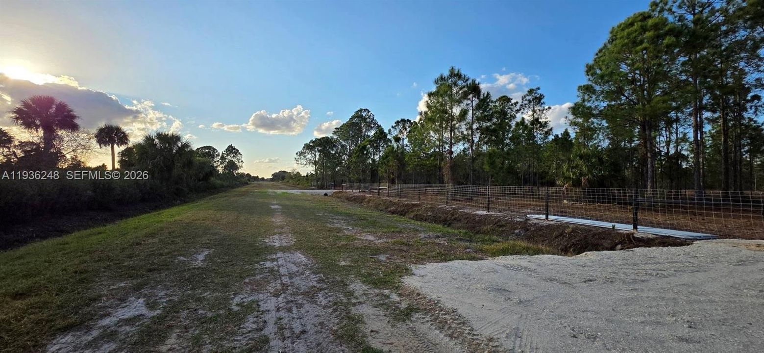 待售: $55,000 (1.25 acres)