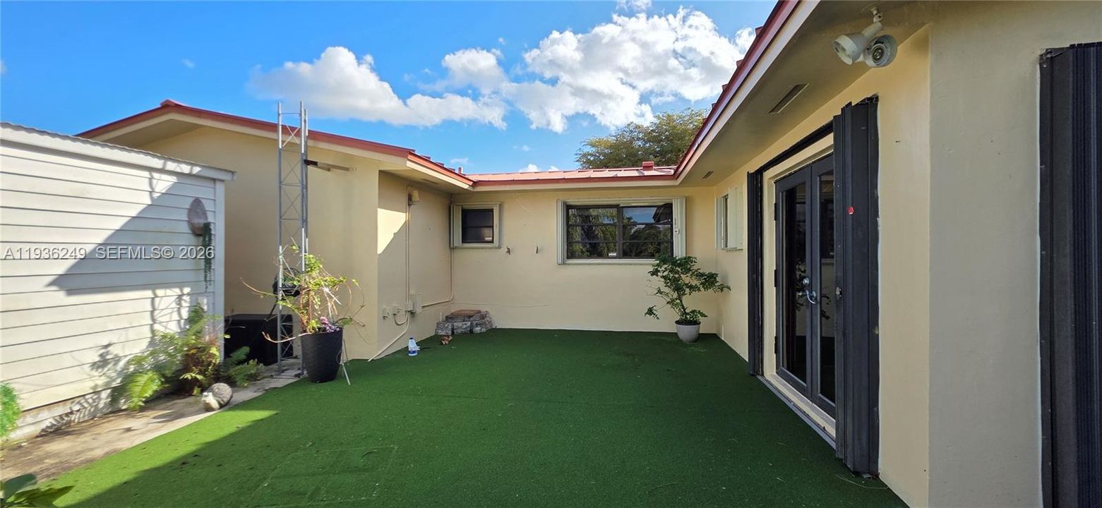 For Sale: $1,199,000 (4 beds, 4 baths, 2484 Square Feet)