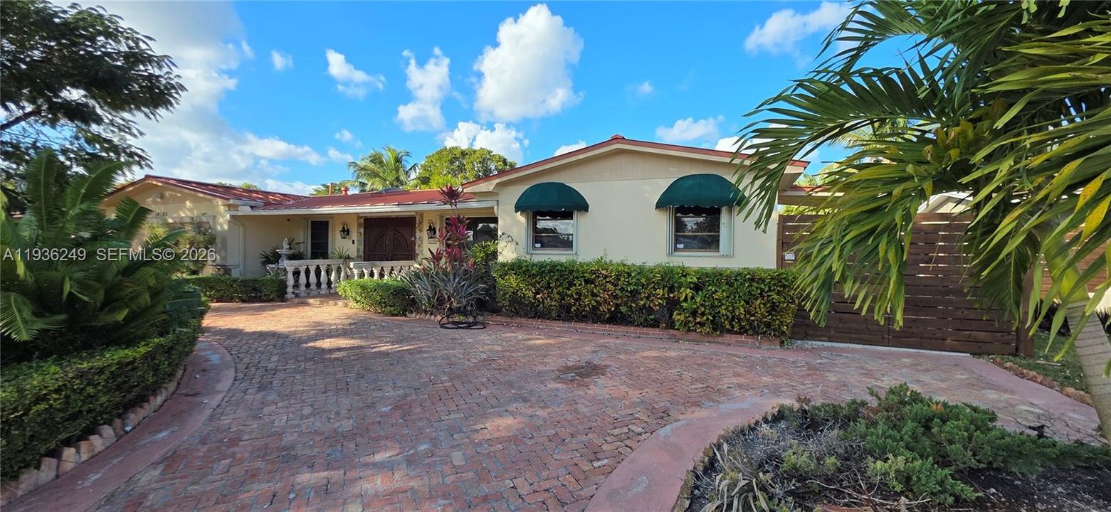 For Sale: $1,199,000 (4 beds, 4 baths, 2484 Square Feet)