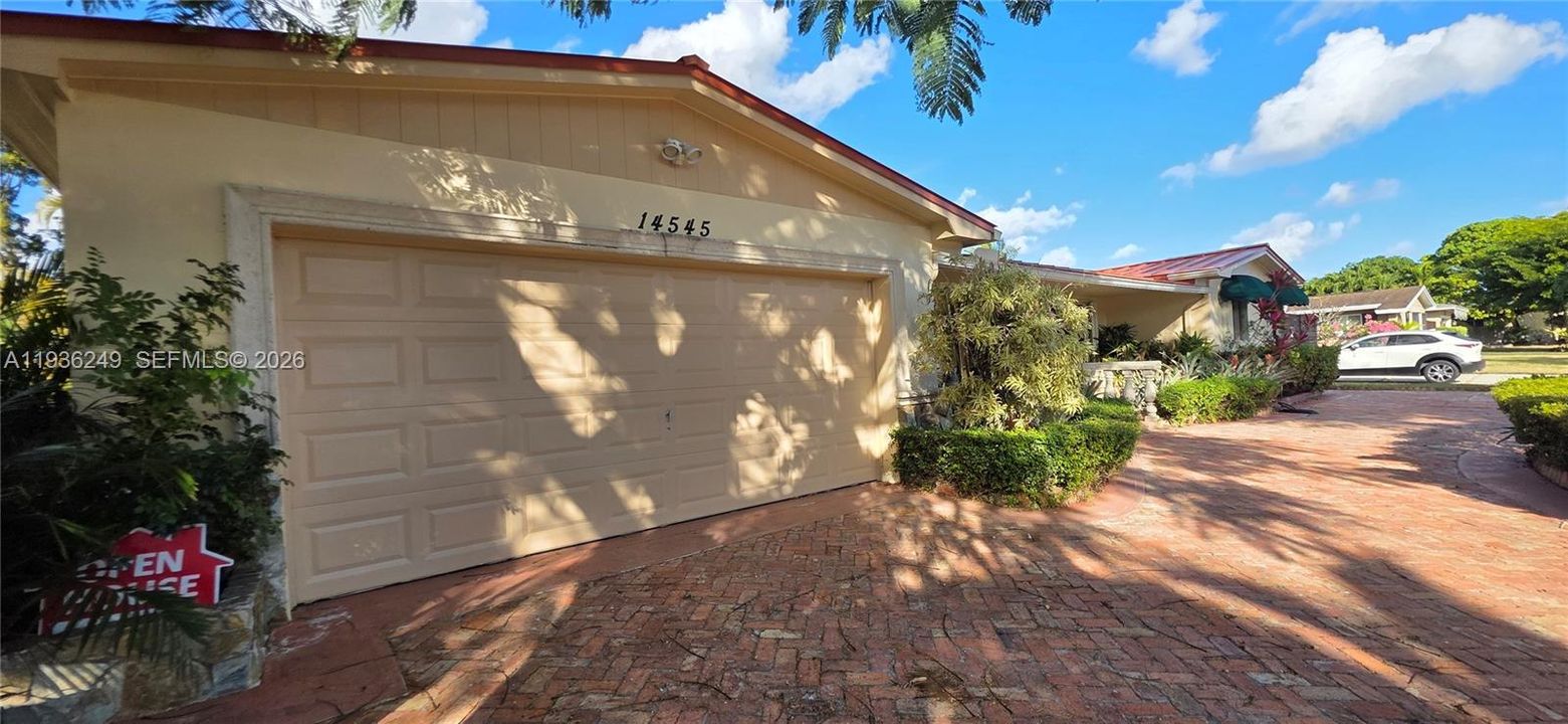 For Sale: $1,199,000 (4 beds, 4 baths, 2484 Square Feet)