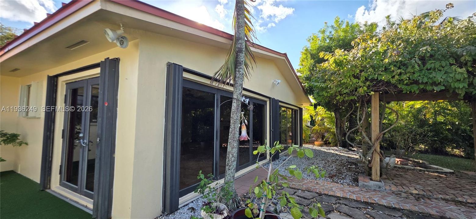 For Sale: $1,199,000 (4 beds, 4 baths, 2484 Square Feet)