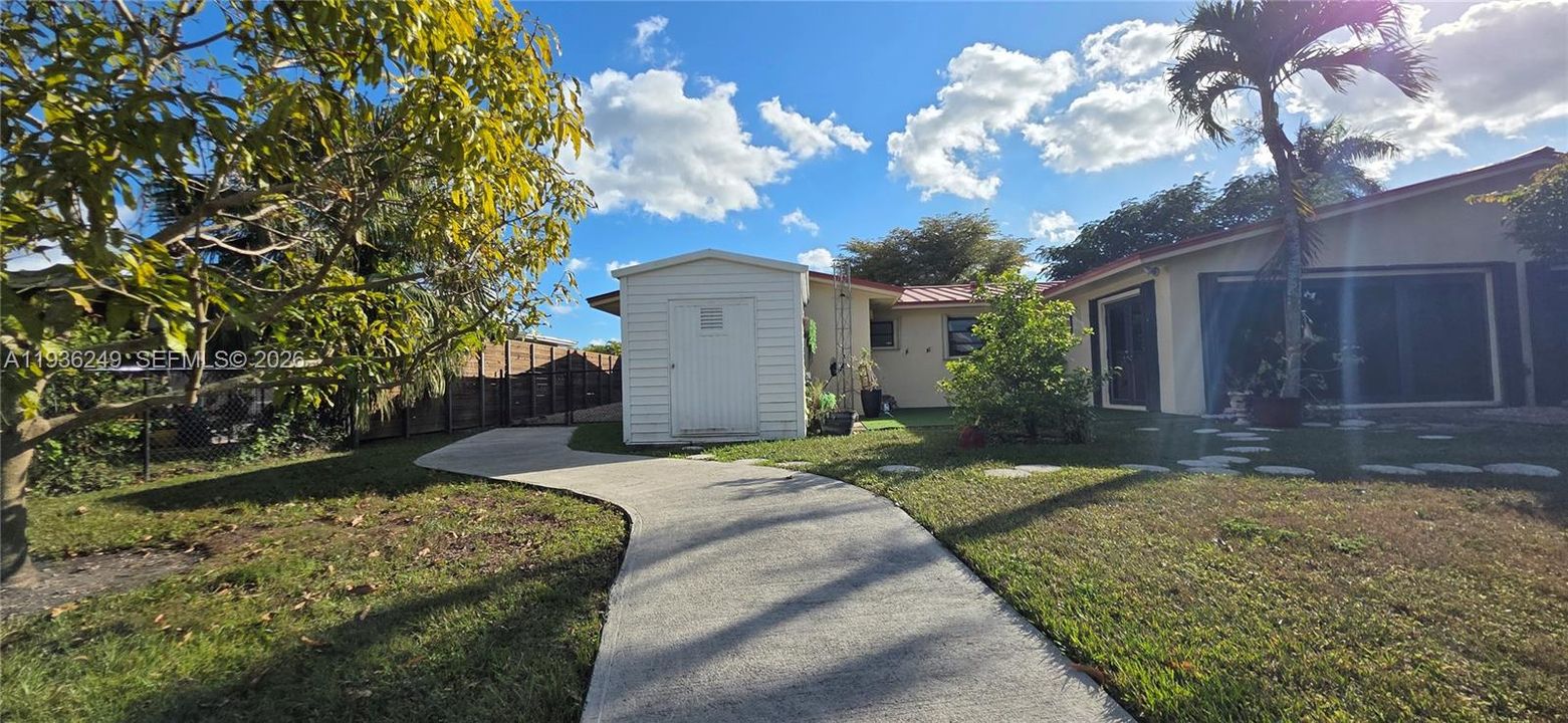 For Sale: $1,199,000 (4 beds, 4 baths, 2484 Square Feet)